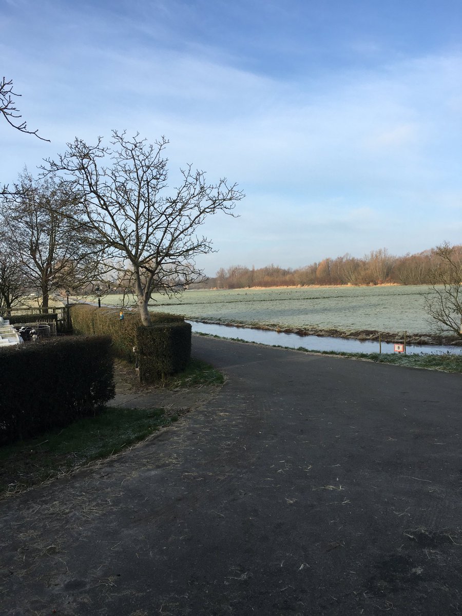 HoeveAckerdijk's tweet photo. Wonen midden in de polder, dicht bij stad, vroeg in de ochtend al weer wandelaars die lopen over ons boerenlandpad. #vockestaert @staatsbosbeheer @Midden_Delfland , #Schiezone, @natuurmonument, samen komen we verder. https://t.co/DgzMpSHZb5