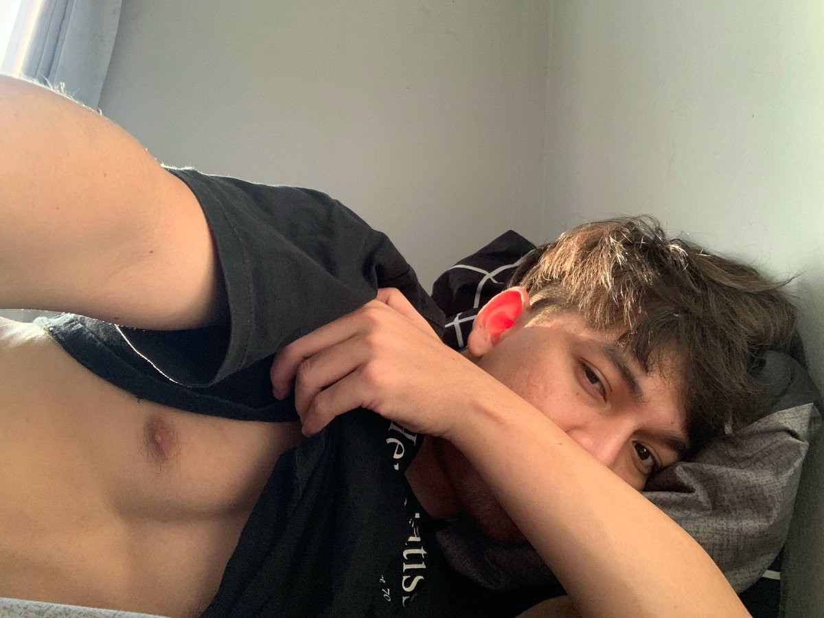 DCHREALX's tweet photo. 😴 https://t.co/LP06TtiTqE
