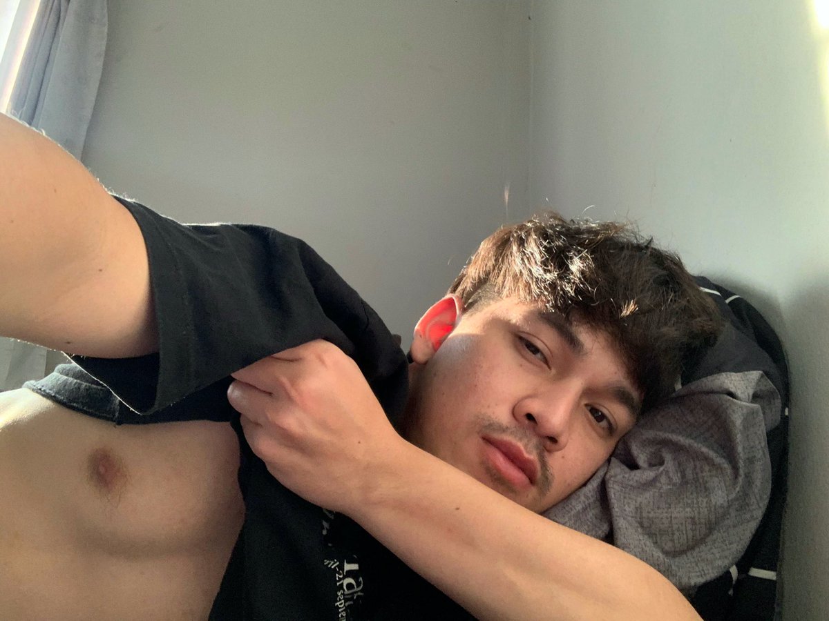 DCHREALX's tweet photo. 😴 https://t.co/LP06TtiTqE