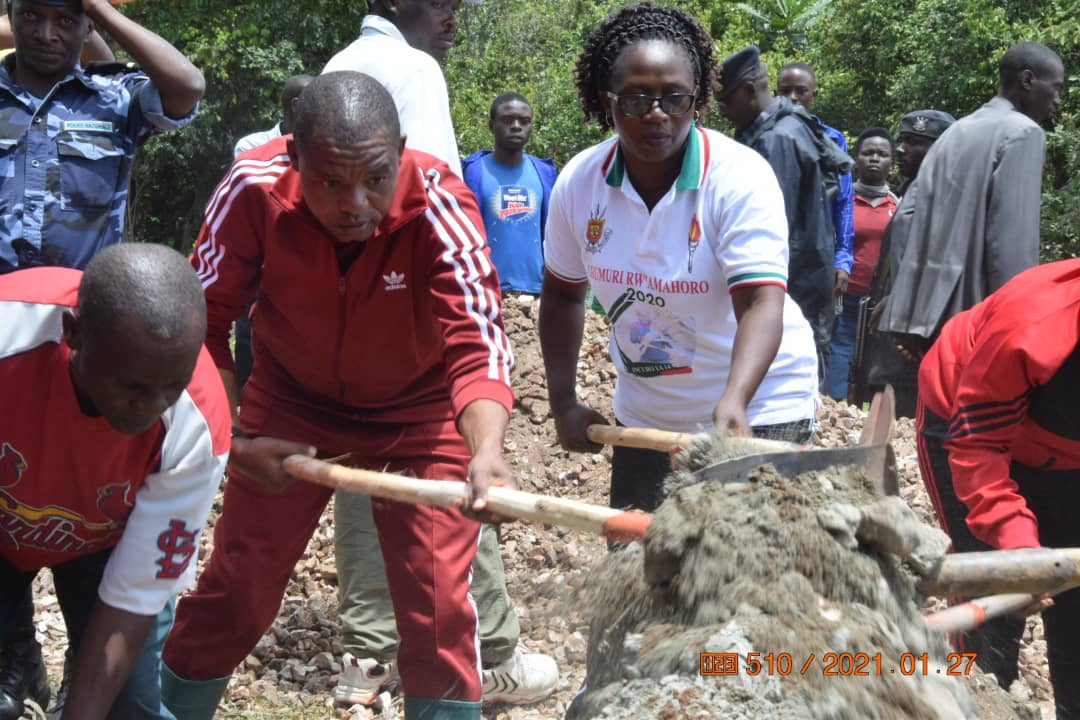 BurundiNet1's tweet photo. "Ns sommes à 1 étape tr avancée d la transition ( ) 1 passé difficile et 1 avenir d'une ô image, celle du #développement_socio_économique et pr tous, celle q les #Burundi-ais sont aujourd'hui déterminés à forger, après les questions #Sécurité et #StabilitéPolitique",/@JosephManit https://t.co/eTOQmPG4NB