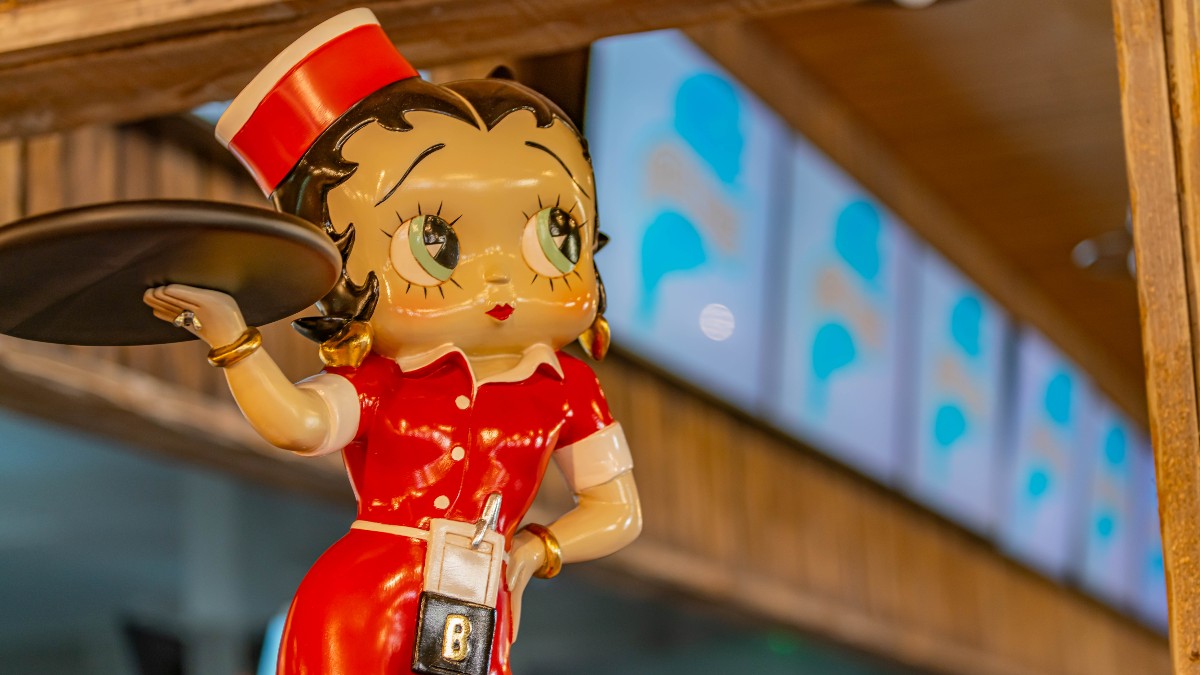 🍨🌪 THE ROUTE 83 DINER - OPENING 19TH MARCH! 🌭😋

We are very excited to be able to share some photos of our wonderful new diner that will be opening in Tornado Springs, offering a great range of classic american favourites for the whole family to enjoy! 👍