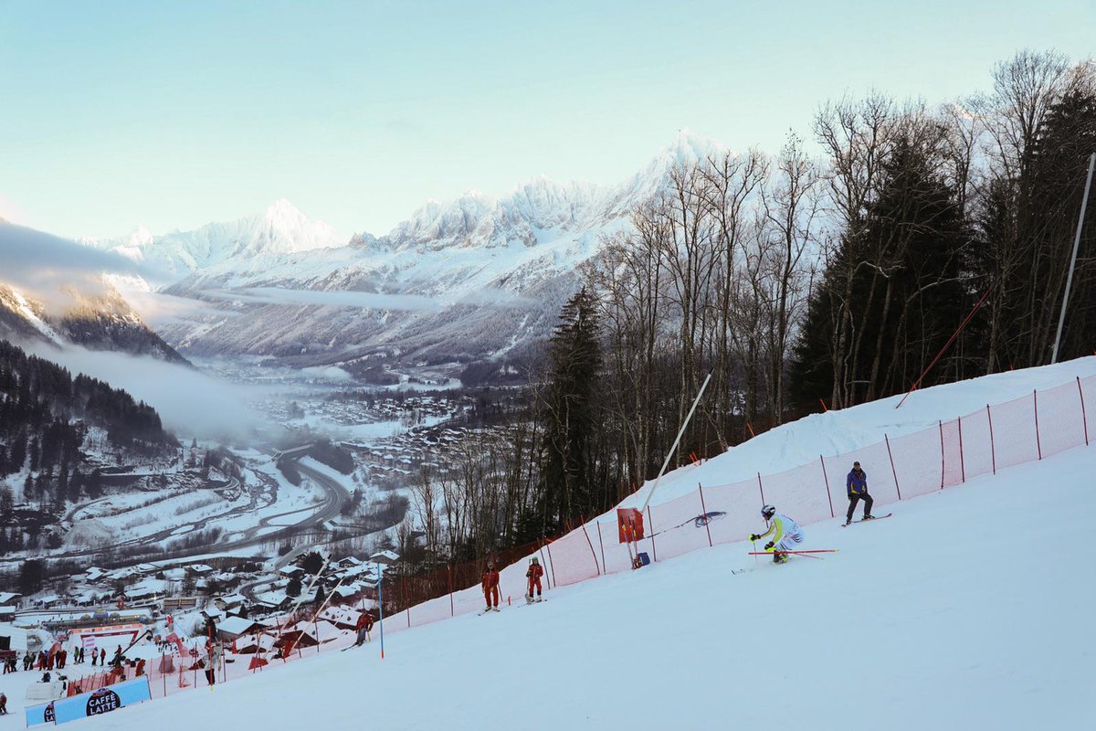 #Quizz | 🎯
➡️ En quelle année a été inauguré le téléphérique de l'aiguille du Midi ?
➡️ Combien de Jeux Olympiques Chamonix a accueilli ?
🙌 À vous de jouer !
📷 Gaetan Haugeard