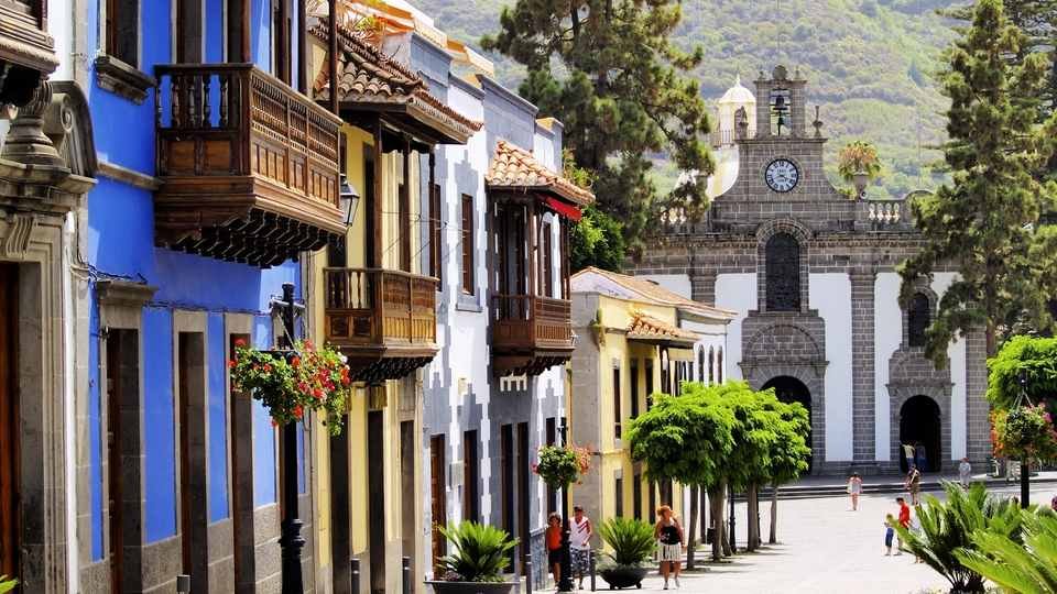  Arguably the most significant church of all is Nuestra Señora del Pino in pastel-coloured Teror in Gran Canaria. A Marian ‘apparition’ in 1481 help the colonists convince the colonised that God was on the side of might. Surprisingly, the church is in Portuguese Gothic style.