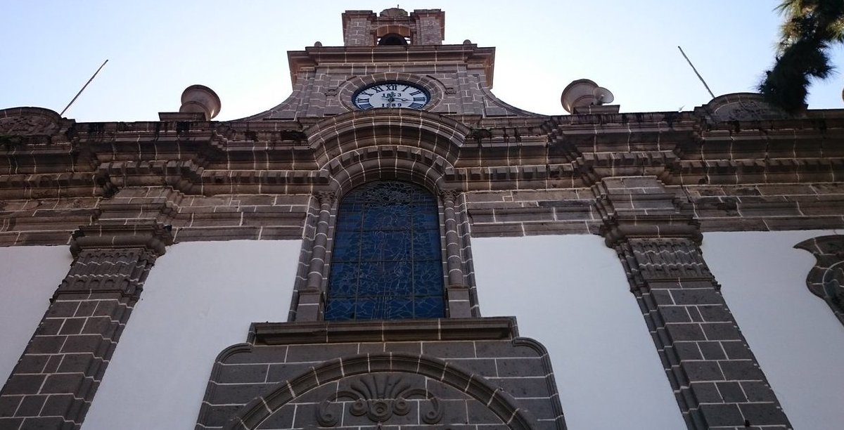  Arguably the most significant church of all is Nuestra Señora del Pino in pastel-coloured Teror in Gran Canaria. A Marian ‘apparition’ in 1481 help the colonists convince the colonised that God was on the side of might. Surprisingly, the church is in Portuguese Gothic style.