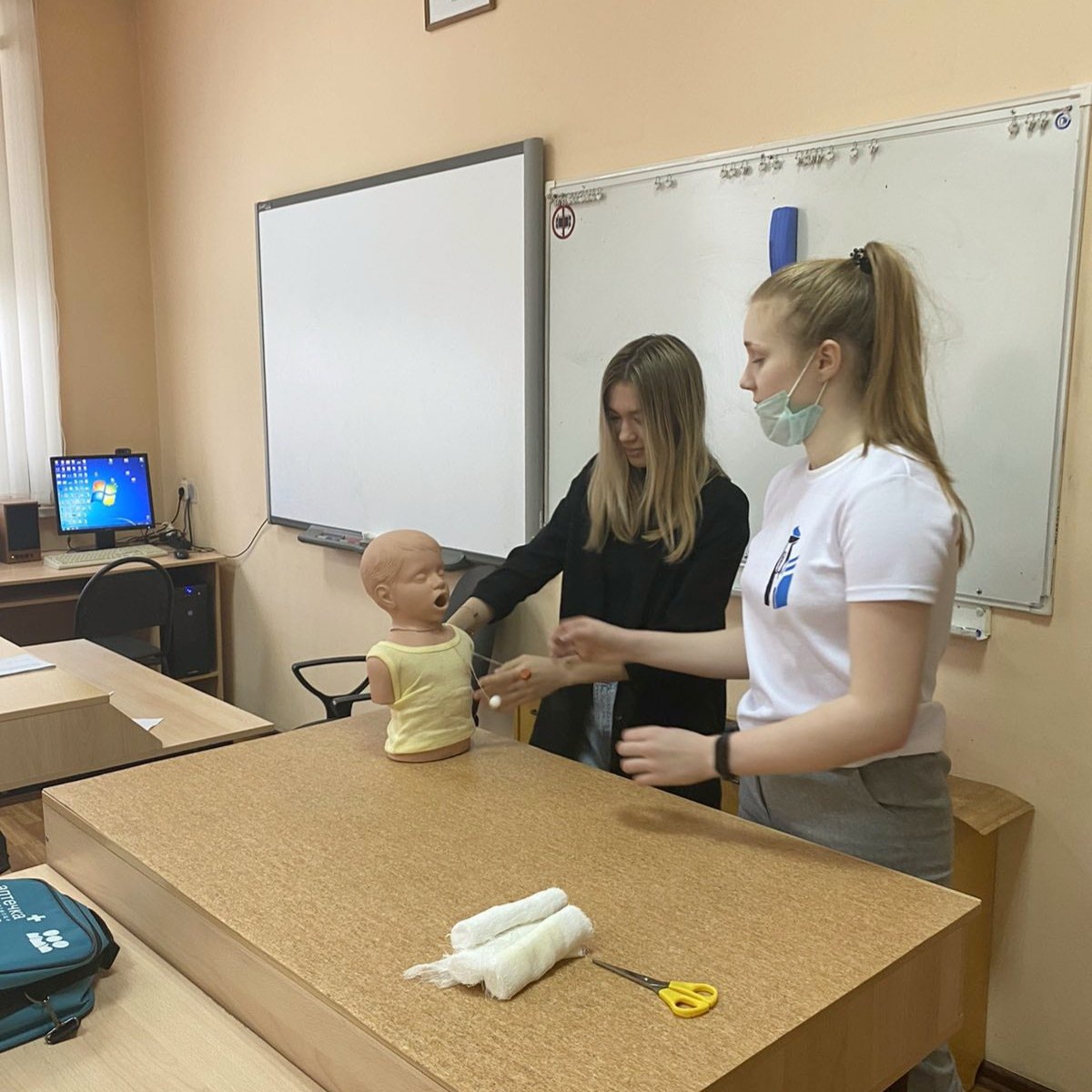 29 и 30 января прошли заключительные мастер-классы для 10 и 11 классов по оказанию первой медицинской помощи пострадавшим. Эти обучающие занятия реализованы в рамках городского соревнования «Первая помощь».

<a href="/depsamobr63/">Департамент образования Администрации г.о. Самара</a>