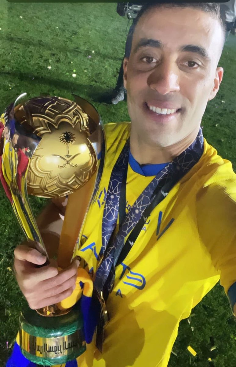 Alroooosa's tweet photo. بطل الشت��ء وبطل الشتاء وجاك العالمي مسح فيك الارض امش من هنا امش هاذا العالمي فارس نجد 
👌💛💙✋️ https://t.co/YyFtLjRe4l