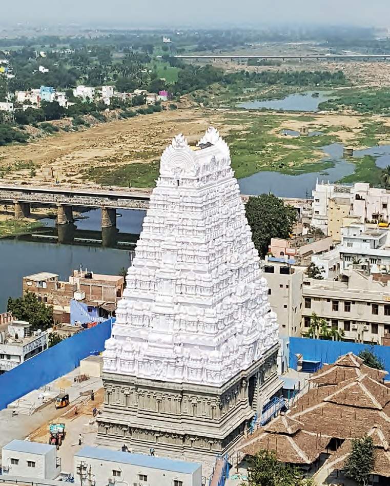 AIR ELEMENT- KALAHASTHEESHWARA TEMPLE, Srikalahasti, Andra PradeshLocated on the banks of the Swarnamukhi river, the Kalahastheeshwara temple depicts the air element.(15)