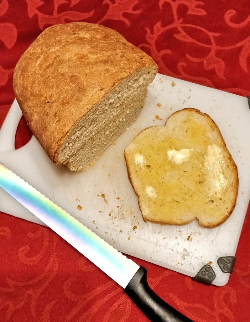 If anyone's looking for a bread recipe, can't recommend <a href="/Nigella_Lawson/">Nigella Lawson</a>'s sandwich loaf highly enough 🍞💛 (made by Mumma Muttu, devoured by me). So good toasted btw nigella.com/recipes/old-fa… #CookEatRepeat