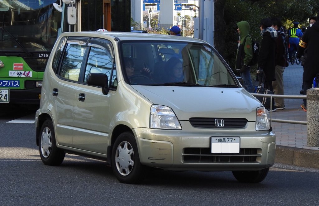 鉄郎炭治郎 珍車オタとバスヲタで視点が別れる画像 珍車オタ 練馬77ナンバーのキャパ ギリギリ2桁でかなりのレア車やん バスヲタ 後ろに写っている都営バスが今では廃車になったl719 これって2度と撮れない画像じゃん 撮ってないとか勿体なっ