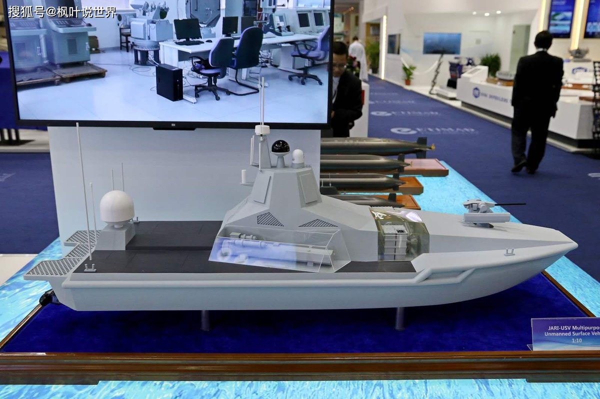 PLAHenkenBot2's tweet image. JARI-USV多目的無人戦闘艇
なんだこいつら！？(驚愕)2019年に発表された沿岸警備用小型無人艇。全長15m、排水量20tの小さな船体に高性能レーダーを備え30mm機関砲、魚雷×2、VLS×4で対空・対艦・対潜各種任務に対応可能。しかもAIによる自律行動もできる。たまげたなぁ……