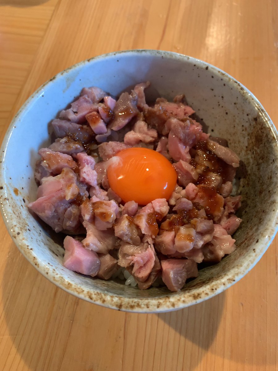 kiyokazu0719's tweet photo. 麺屋 さくら井@三鷹市

特製らぁ麺(醤油) 1100円🍜

開店1間前に到着し8番目に接続‼️
店の雰囲気はアットホーム的な印象で従業員さんも話しやすく、とても居心地良いお店です。

2度目の訪問でしたが、以前に食べた時より更に美味く感じました✨

スープ、麺、具材全てが自分好みで
大満足‼️👏😋👏 https://t.co/l22JI8PUns