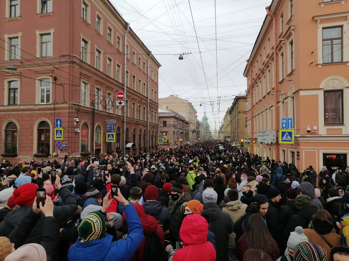Митинг в спб на гостином дворе. Митинг 31 января 2021 в санкт петербурге. Митинг 31 января 2021 санкт петербург навальный. 31. Протесты в питере сейчас.