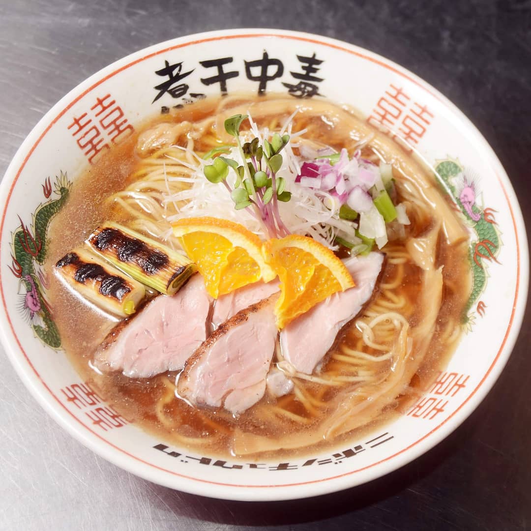 サムライブギー 鴨煮干し 2月2日火曜日am10 00より約1ヶ月の販売予定です 昼食 夜15食 今回は 醤油orのだ塩 の２種類からお選び頂けます 写真は醤油になります 醤油は洋風 塩は和風に仕上げました トッピングも若干違います サムライ