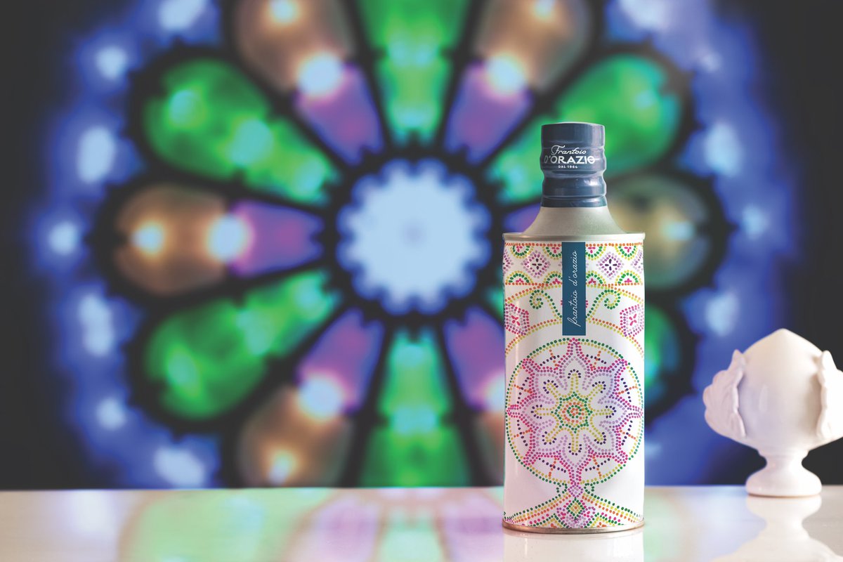 È in arrivò la nuova collezione “luminarie”, 4 inedite bottiglie che rendono omaggio alla creatività artistica dei Maestri Artigiani delle luci che in Puglia segnano le feste e Dior le ha scelte come cornice per la sua sfilata tutta pugliese!
Scrigni di sapori e colori di Puglia.