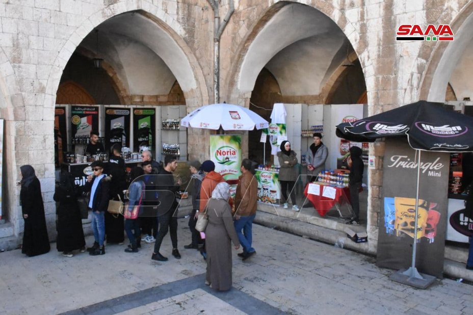 سانا.. بمشاركة 50 شركة… انطلاق فعاليات مهرجان ( الخيرات 4) بـ خان رستم باشا بـ حماة. تصوير ابراهيم عجاج