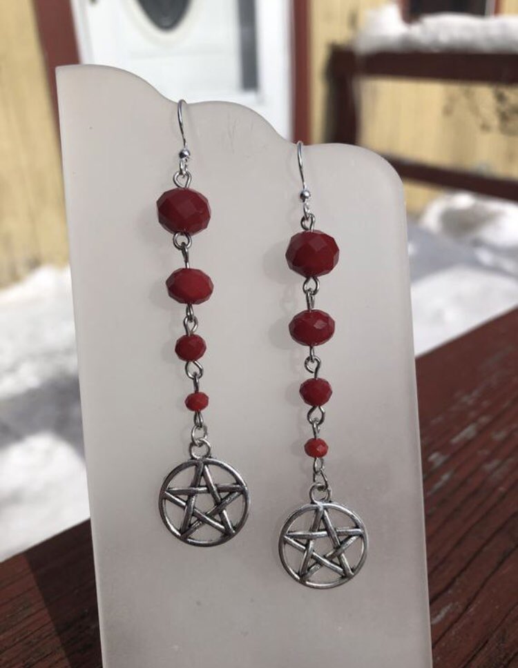 SEnchantedGems's tweet image. I’ve been super inactive lately. I plan on re-opening my shop on February 10th though! This is just some of the stuff I’ve been working on 🖤💜