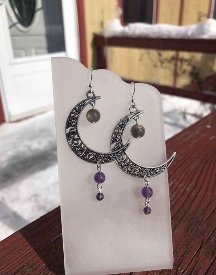 SEnchantedGems's tweet image. I’ve been super inactive lately. I plan on re-opening my shop on February 10th though! This is just some of the stuff I’ve been working on 🖤💜