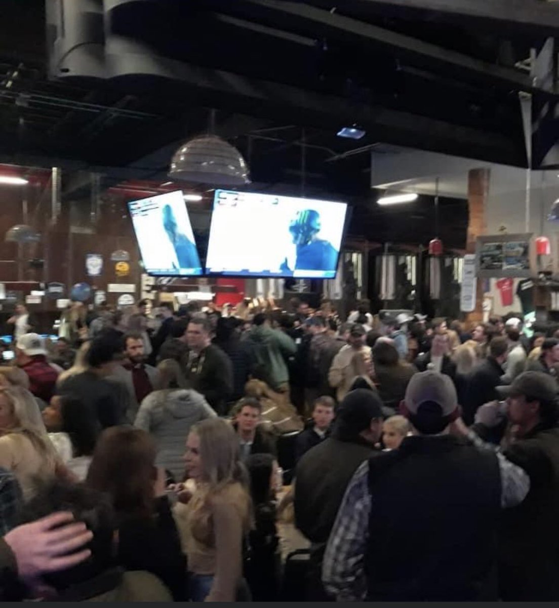 Meanwhile at The Grocery Brewpub in Homewood, Alabama... This is the case every weekend. Affluent, selfish idiots. Shut them down. @ALPublicHealth #ALPolitics @GovernorKayIvey #COVID