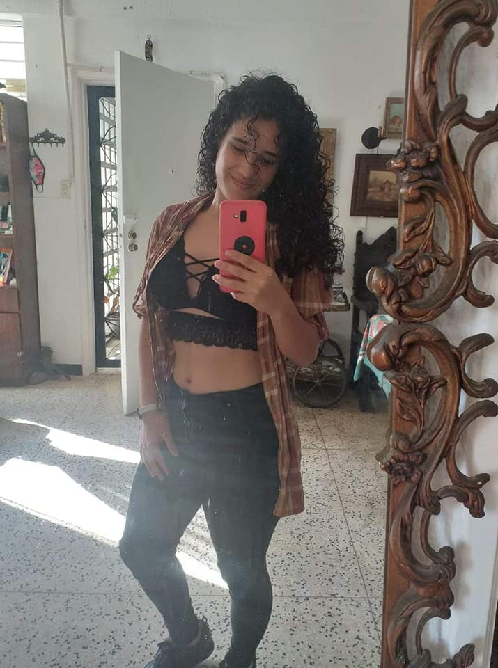 Hola, ella es mi prima, su nombre es Oriana Requena, está desaparecida desde el día Viernes, salió de su hogar en Caracas, El Cementerio, Iba a jugar rugby y luego a encontrarse con una tía; sin embargo no aparecio en ninguno de los dos sitios, compartiendo esto ayudarias mucho.