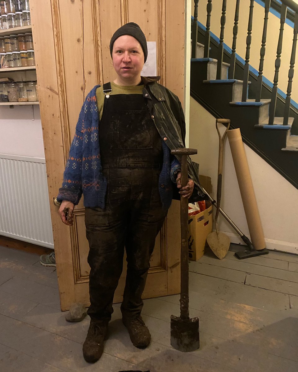 I had very glamorous role models when I was growing up. No really, I did! #yourenotcominginlikethat #allweathergardener #claysoil #autumnwintercollection #ifaughtthemudandthemudwon