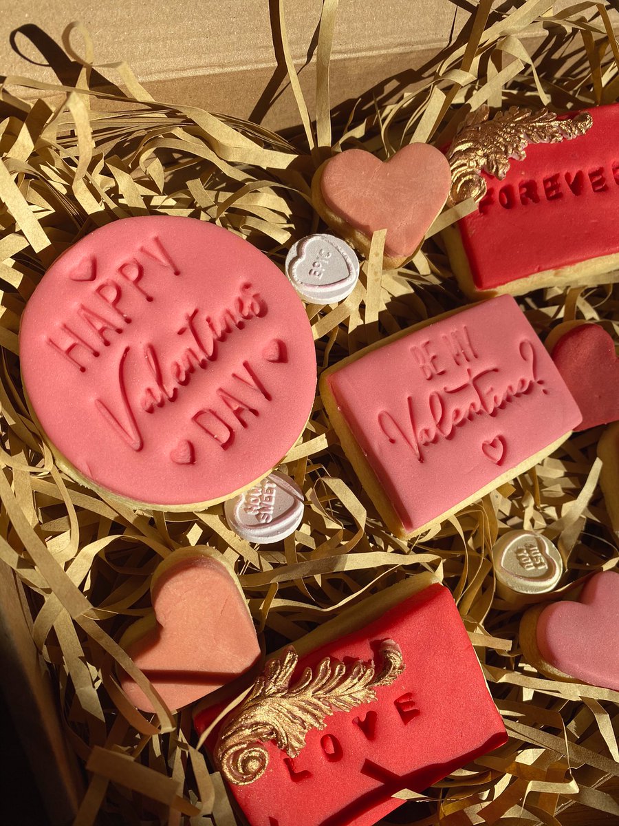 boxofdelightsuk's tweet photo. ✨ VALENTINES COOKIE BOXES ✨
These boxes are available for postal! 

How lush is this sugar cookie box? 
These boxes are customisable so you can make valentines extra special this year! 

Don’t let lockdown ruin your valentines! Order now! https://t.co/jlIUUjPa1c