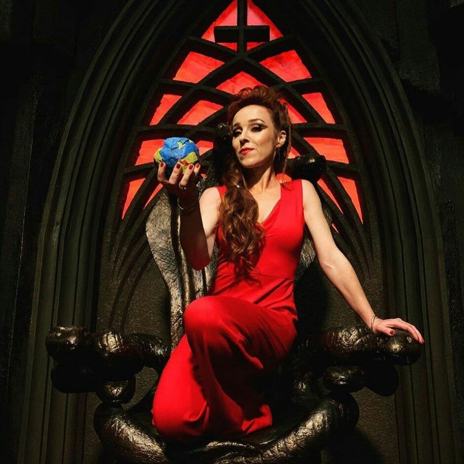 Here is a little glimpse of what is waiting for Sam when he makes his way home.

@Smartass_Sammy