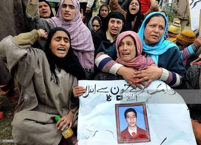 IbnParvez's tweet photo. πππ
Today is the 11th martyrdom anniversary of Shaheed Wamiq Farooq, a Class VII student, was killed by a teargas shell fired by the police on January 31, 2010, near Gani Memorial Stadium in old Srinagar city.
#BleedingKashmir.
#HellWithOppression.
#IndianOccupiedKashmir. https://t.co/zVGVy7zBxr