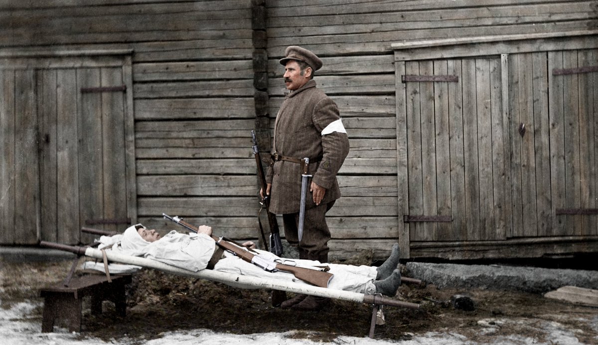 Isä kuolleen poikansa vierellä Alajärvellä.