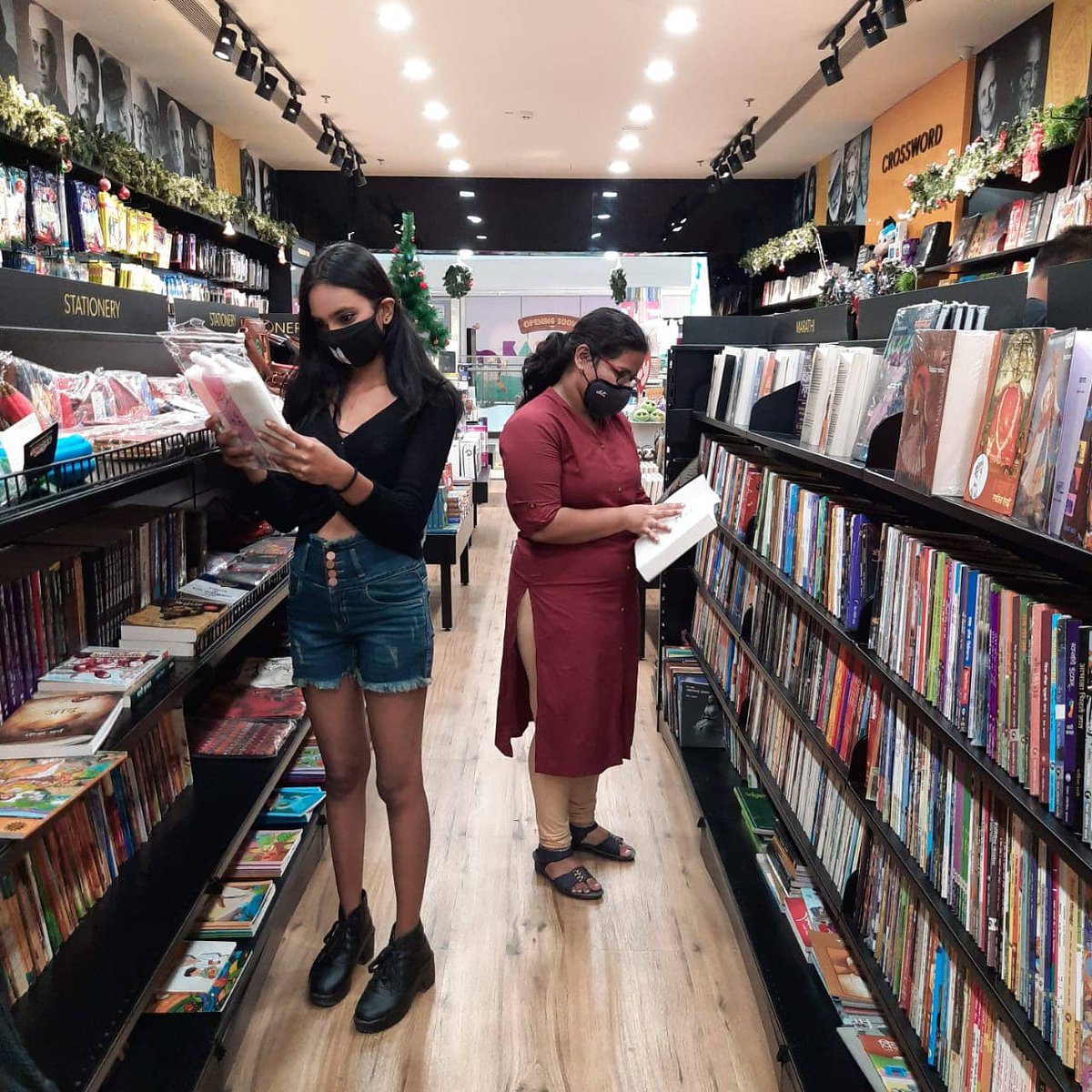 Book worms spotted!📕
Here they are, in their natural habitat. This species is usually found in one specific store at the mall. Of course, we are referring to Crossword - the best place for all book worms!

#elprocitysquare #PCMC #pimprichinchwad #crosswordbookstore #pune