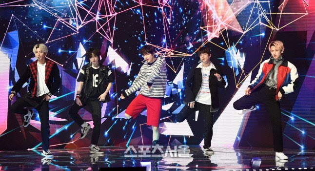 [210131] #TXTatSMA

'We Lost The Summer' performansından @TXT_members