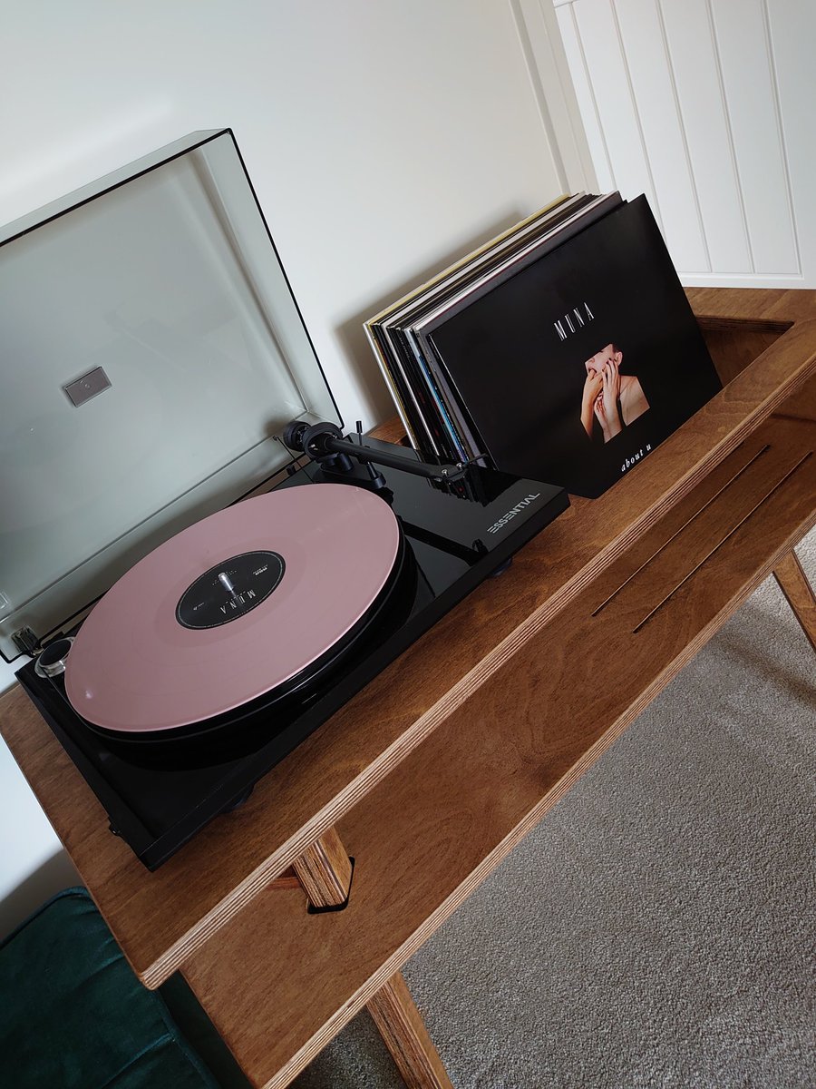 baz_smith's tweet image. @whereisMUNA finally found a beautiful enough table to be worthy of this #ProjectEssential player that are both worthy enough to play this banger of a record!
