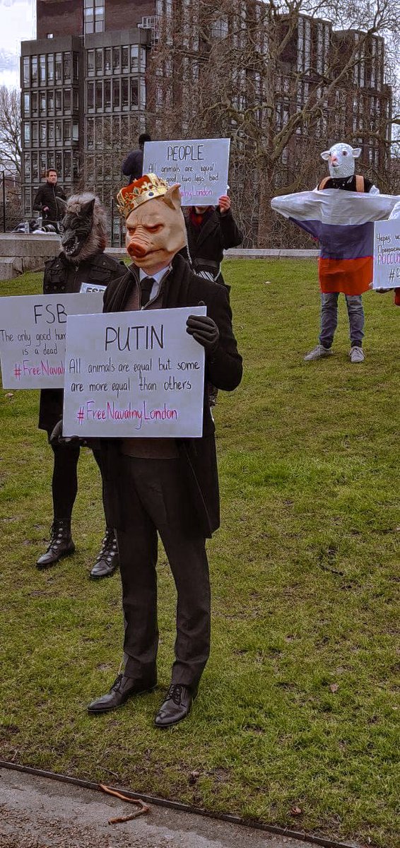 давайте уделим минуту внимания акции протеста в лондоне—