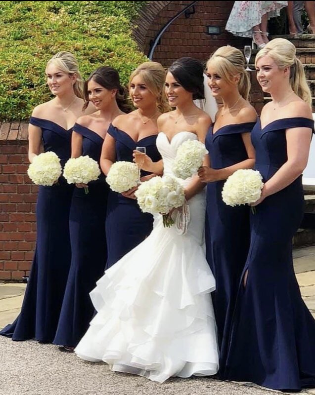Beautiful Bridesmaids dresses available at Hotfrox 💙DM to book your appointment for when we re open 💙
#navybridesmaiddresses  #bridesmaids #bridetobe #fiance #bridesmaidsdresses #weddinginspiration #bridalblogger #bigday #weddingday #southport #liverpool #bridalwear #bestfriend