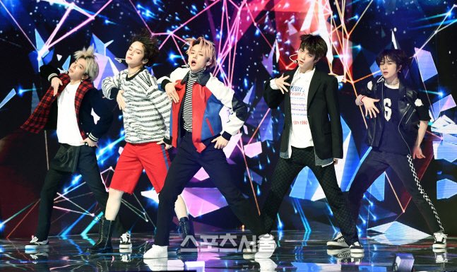 📸 PRESS TXT <30th Seoul Music Awards>

@TXT_members @TXT_bighit #TOMORROW_X_TOGETHER 
#TXT2ndBonsang #TXTatSMA 
-🦊