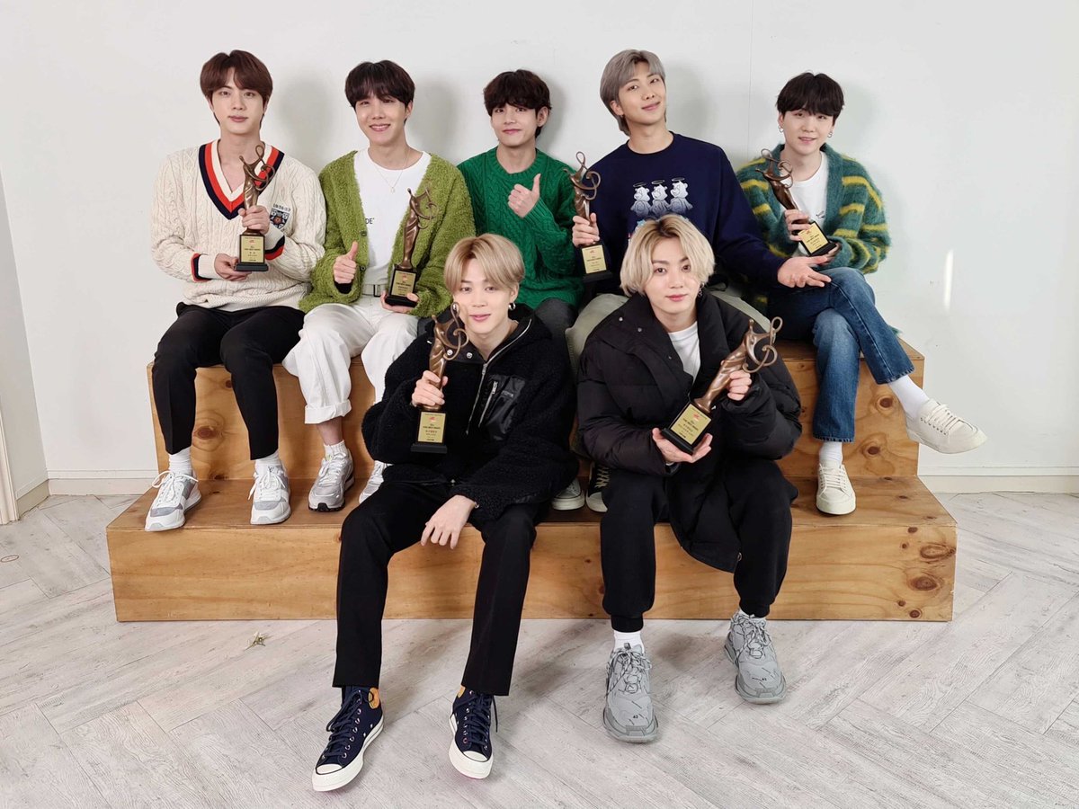ㅤ

[#오늘의방탄] The 30th High1 Seoul Music Awards! Tonight ARMY gave us 6 Awards 🏆🏆🏆🏆🏆🏆 This year again, BTS is will be together with ARMY! (⸝⸝⸝ᵒ̴̶̷̥́ ⌑ ᵒ̴̶̷̣̥̀⸝⸝⸝) #상탄소년단 #인터내셔널팝케이센세이션_중략_핫백1위그래미노미네이트BTS #7방탄너무소중 

ㅤ
