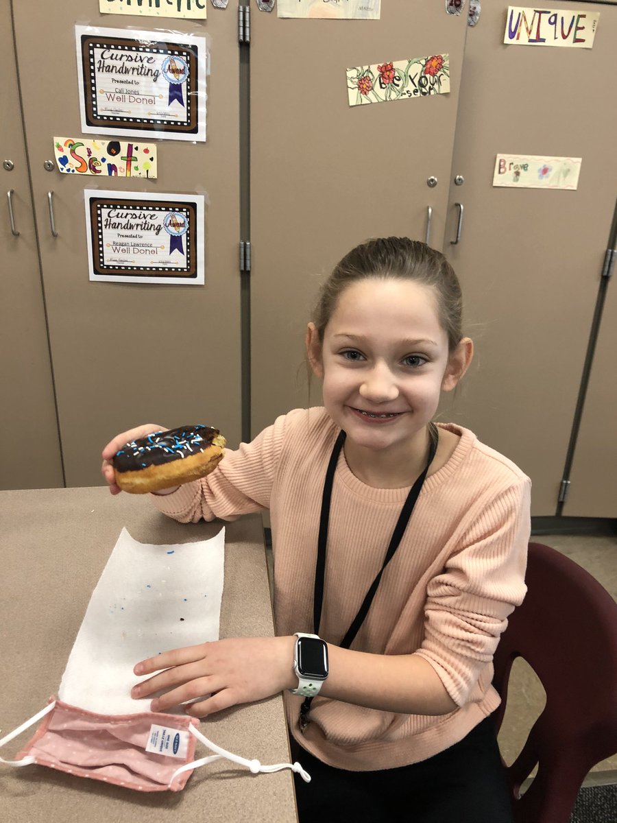 NTarboxNCE's tweet photo. @RiseNRollBakery gifted my @NobleCrossing students not only with free doughnuts but took the time to send comments back on each individual student’s donut design and writing. Thank you, thank you, thank you for giving my students an authentic learning experience! https://t.co/aDRWlvbC7O
