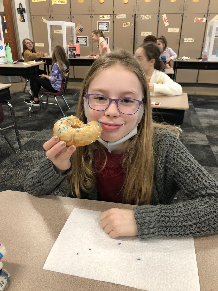 NTarboxNCE's tweet photo. @RiseNRollBakery gifted my @NobleCrossing students not only with free doughnuts but took the time to send comments back on each individual student’s donut design and writing. Thank you, thank you, thank you for giving my students an authentic learning experience! https://t.co/aDRWlvbC7O