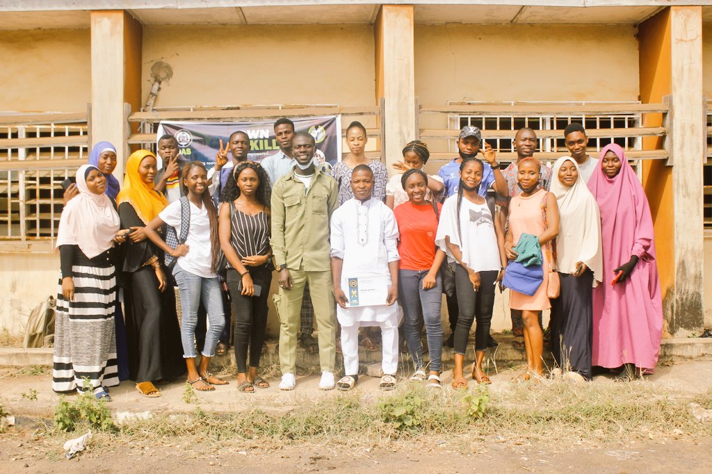 Govnor_inspires's tweet photo. #OwnAskill was a success, yesterday I completed my personal CDs which centres around a four weeks empowerment project in Osun state, it seemed it impossible at first but I accomplished it. @Iam_Tunse @InsideOsogbo @Osogbostories @officialnyscng @GboyegaOyetola https://t.co/4urlhLmPHx