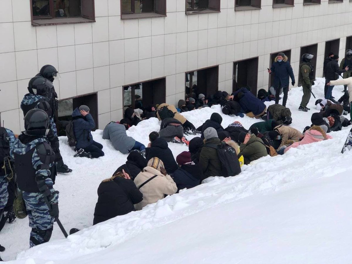 Будут отданы в качестве. Митинг 31 января 2021 в Москве. ОМОН на митинге 23 января 2021.