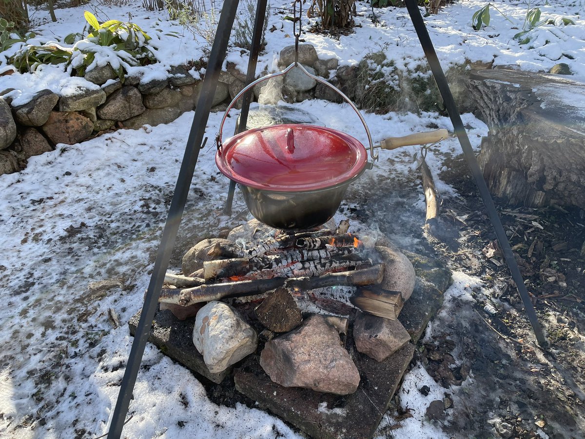 msmith_dk's tweet photo. Det blev til bålsuppe til frokost i dag 😊. Mums. #djursland https://t.co/jVyTp5k5Y1