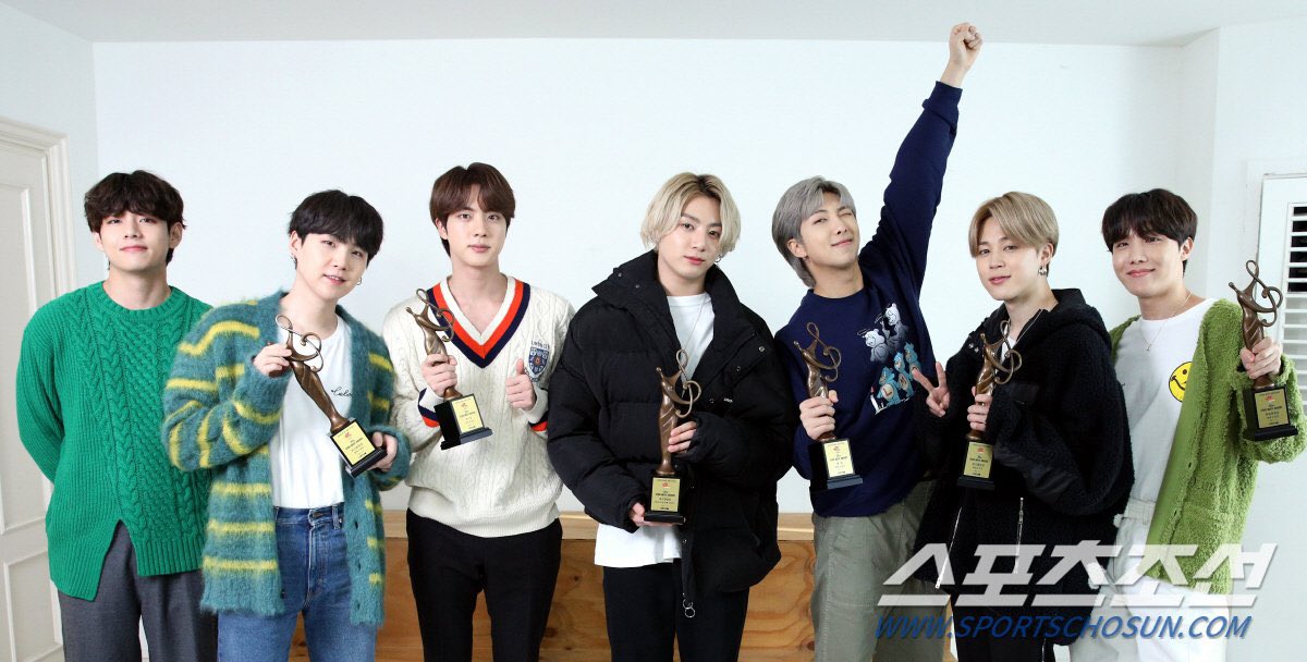 choi_bts2's tweet photo. BTS won 6 awards at the 30th SMA (Seoul Music awards )!! 

Best Song 🏆 
Best Album 🏆
WhosFandom Award 🏆
K-Wave Special awards 🏆
Bonsang (Main prize) 🏆
Daesang (Grand prize) 🏆

Congratulations @BTS_twt!!! 
🍾🎉🎊🎈👏👏👏💜 https://t.co/gapKKT9iB2