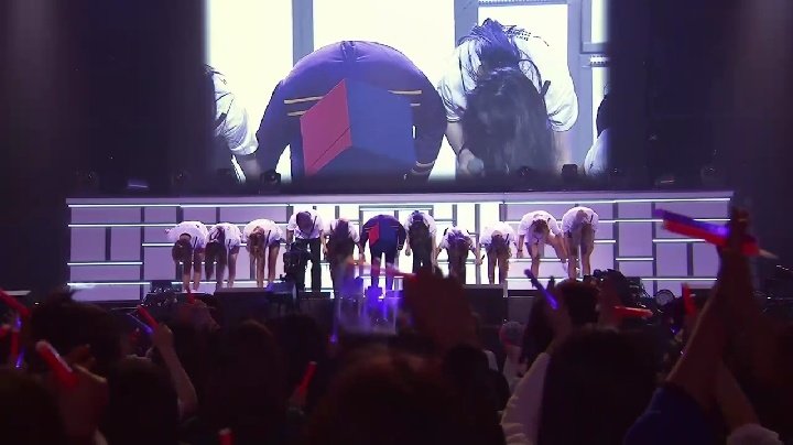 Simifiorime's tweet photo. min @affxtionINA Skali lagi thanks you so much. senang bangat bisa stream Docking Station barang sama MeU yg lain 💜 happy anniversary guys. let's always support & loving our girls f(x). I love you guys
#MeU5thAnniversary #fxMeU https://t.co/r9QPQkpJhb