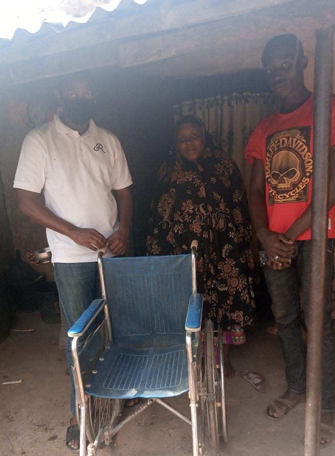 aliwazeery's tweet photo. Fatima Sa'adatu, a 32yr old stroke patient from Bomo town benefitted from our wheel chair distribution program.
We pray God Almighty will continue to assist you all for your support.
#TogetherCanMakeADifference https://t.co/kZ2D6CgfgN