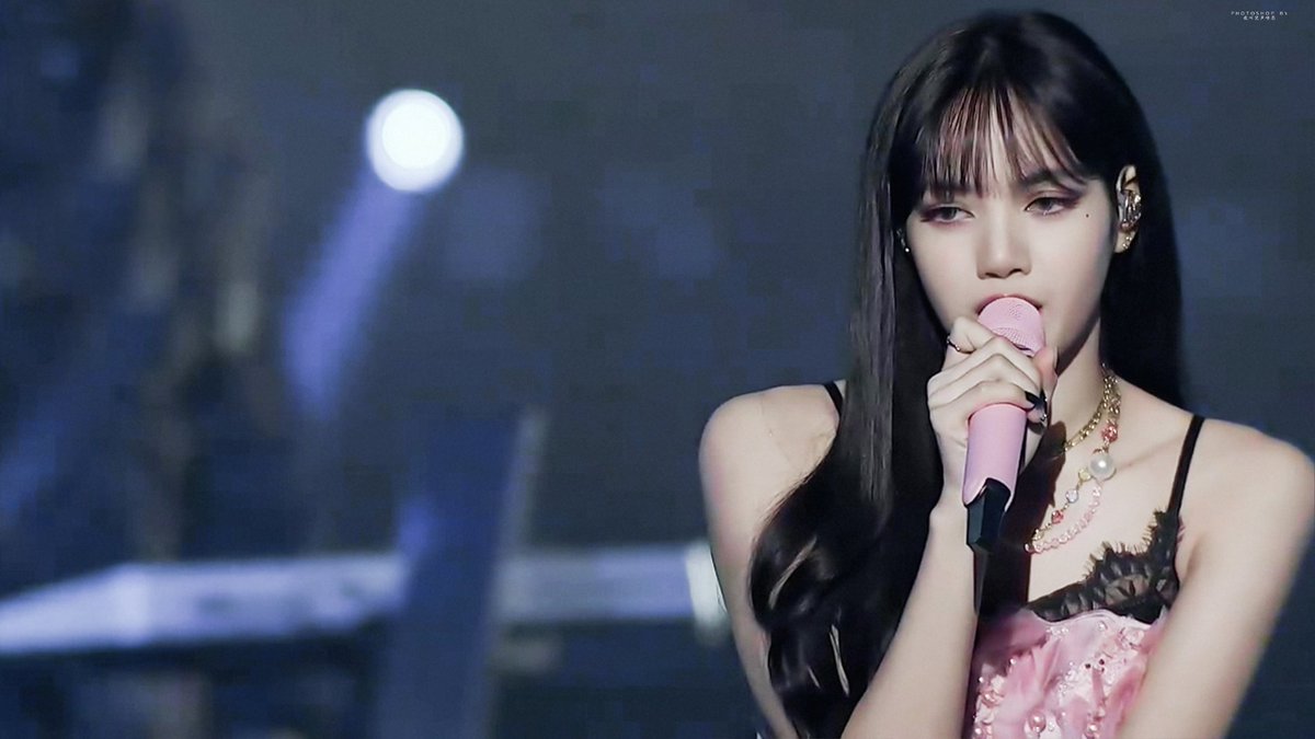 WORLDMUSICAWARD's tweet photo. #Lisa crushes it in various performances at #BLACKPINK's lit show, including a cover of #Dojacat's #SaySo adding her own new rap lyrics, as she gets ready to release #LS1, which is composed, penned, choreographed &amp; rapped by her amazing self!👊👩‍🎤🔥✨🌟👑💖
https://t.co/voIKiI1GUN https://t.co/9XGmOzt3Ny