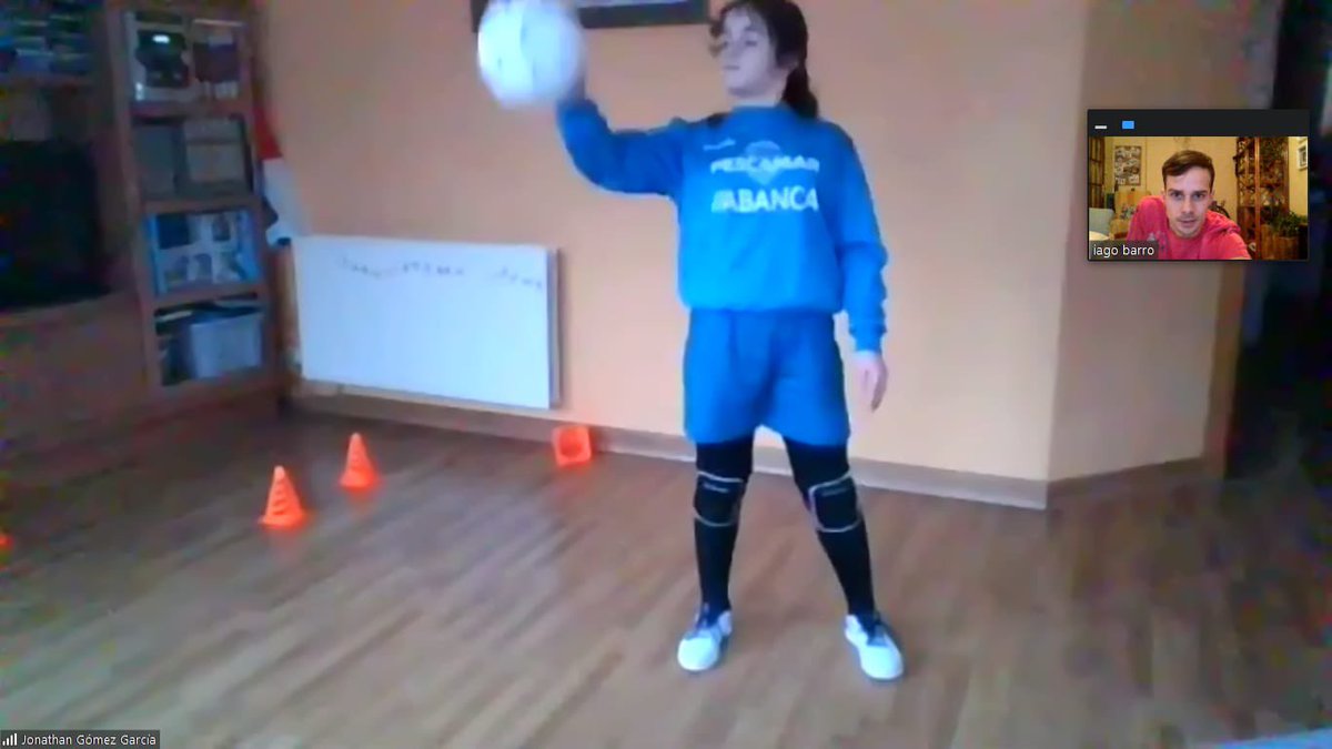 Porteros_MFS's tweet photo. Cada vez más porteras apuestas por él entrenamiento online con @Porteros_MFS , si quieres puedes llevarte un específico a casa. https://t.co/qoqKQYOQgN
