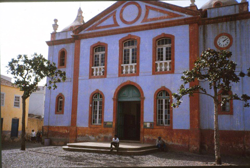  Apparently, Nossa Senhora do Rosário church in Ribeira Brava on São Nicolau is the oldest continuously used church in the island. Construction as a cathedral began in 1789. Since downgraded, its current incarnation dates from 1898, though the façade often changes colours.