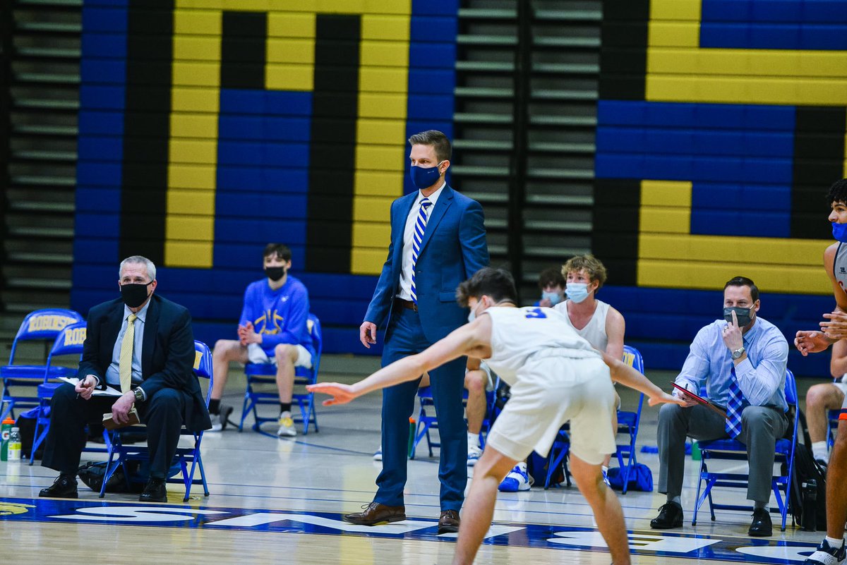 Robinson Basketball tweet media