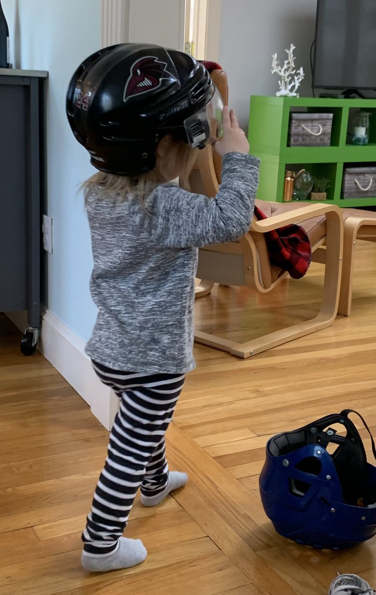 CoachAWilson's tweet image. Cali sporting dad’s @FPU_MIH helmet, she’s ready 🏒 #classof08 #scwsshirtnext @TheNortheast10 #conferencebattle