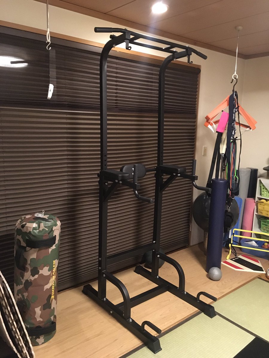 Tetsuya8774 V Twitter ぶら下がり健康器 懸垂マシン 筋肉のレベルによって トレーニング 方法を変えられる だから 学生スポーツから運動不足のお母ちゃんまで使える ぶら下がるだけでも十分だけど これがなかなか侮れない 懸垂は家では