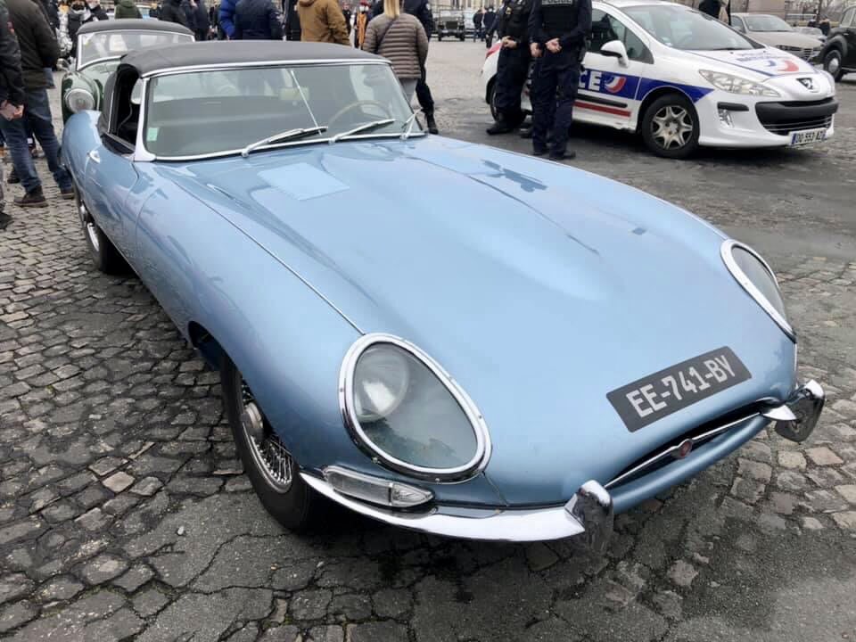 JP_Bourseau's tweet photo. Petite visite ce matin à la 21e Traversée de Paris!Quel plaisir de sortir nos anciennes et de se retrouver avec les copains malgré le COVID.@ffveofficiel Battons nous pour protéger ce patrimoine et continuer à sortir nos mamies (collections et autres) qui ne roulent que très peu! https://t.co/65bsX19KyR